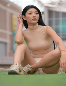 大海啸鲨口逃生国语